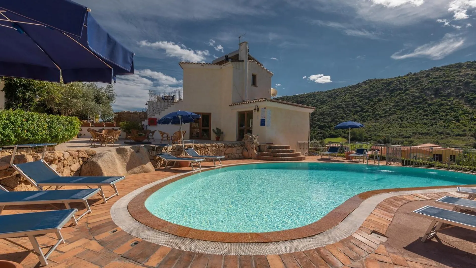 Apartment Stunning Residence Bouganvillage Bedroom Sleeps 4 Child No1314 Tanaunella Italy